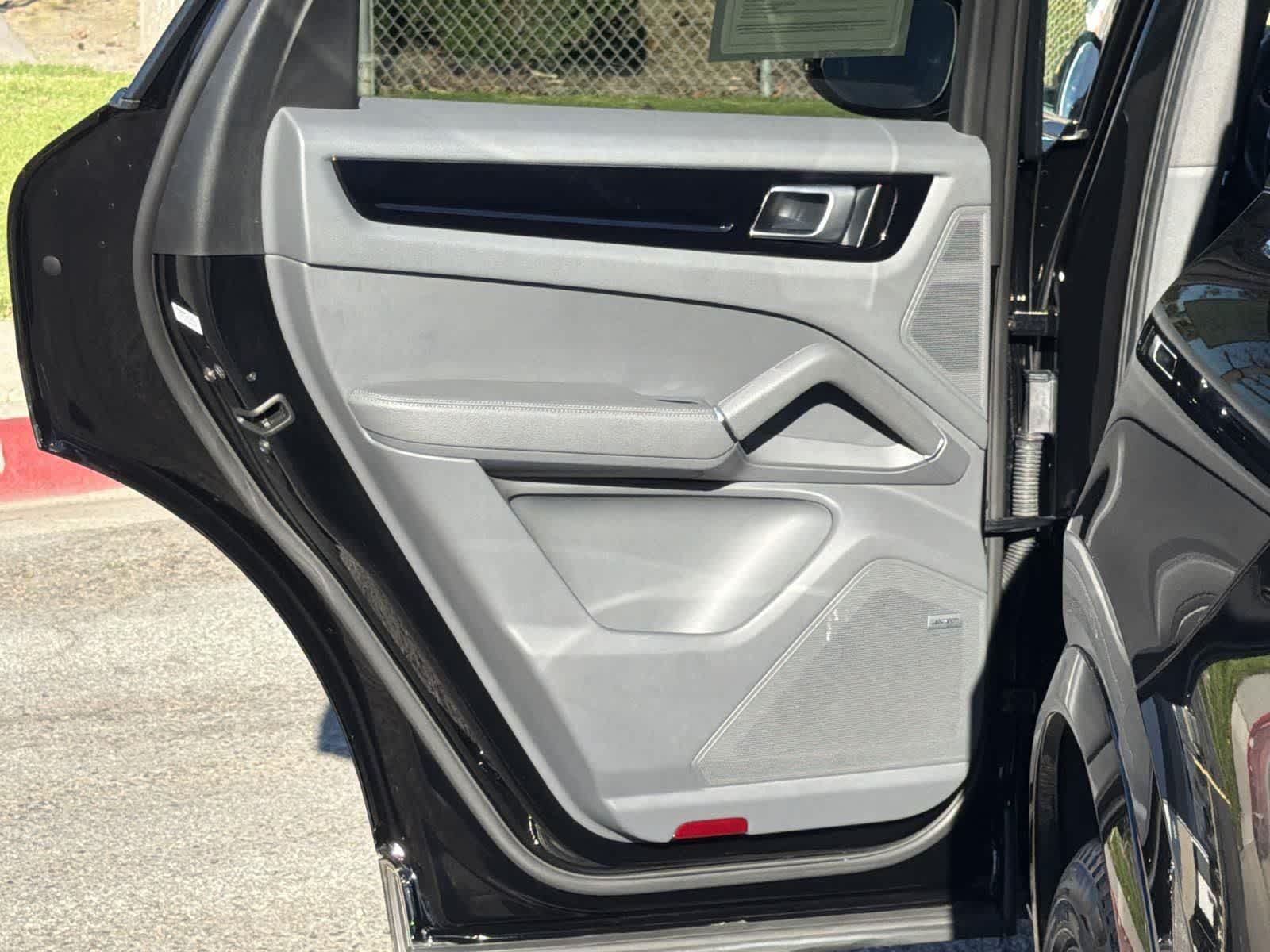 Thumbnail: 2021 Porsche Cayenne - 25