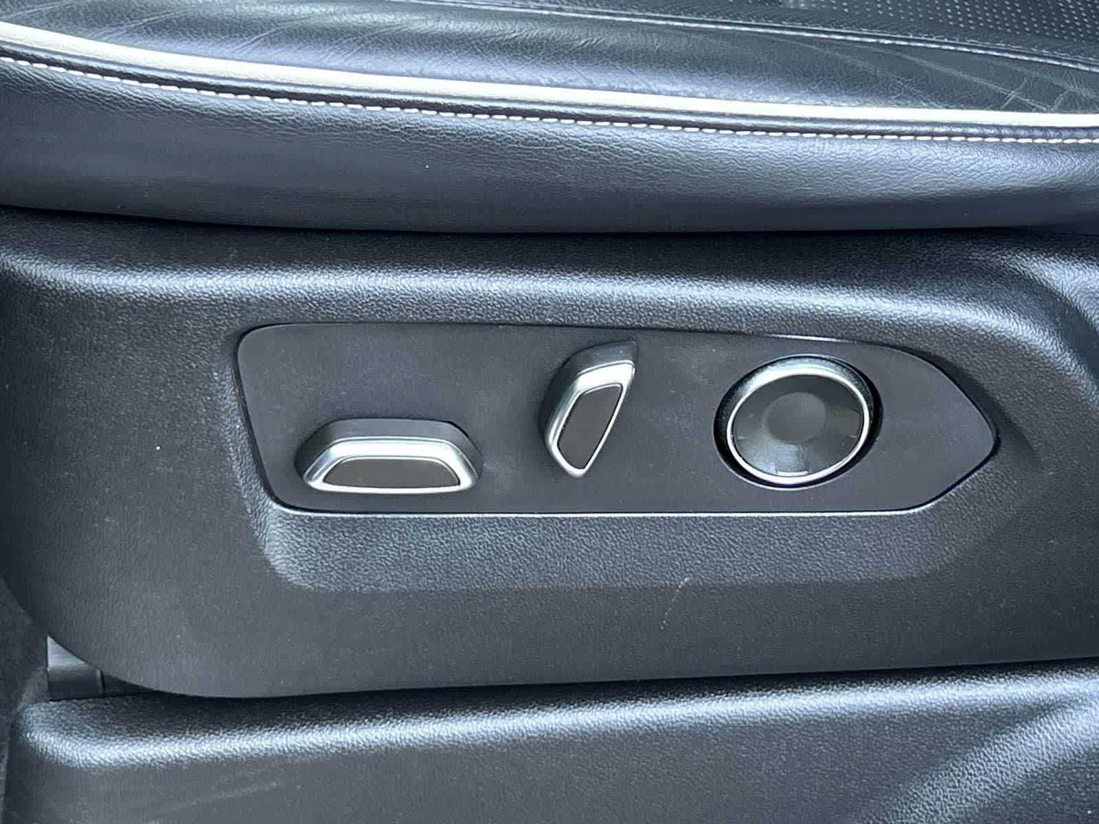 Thumbnail: 2023 Cadillac Escalade - 31