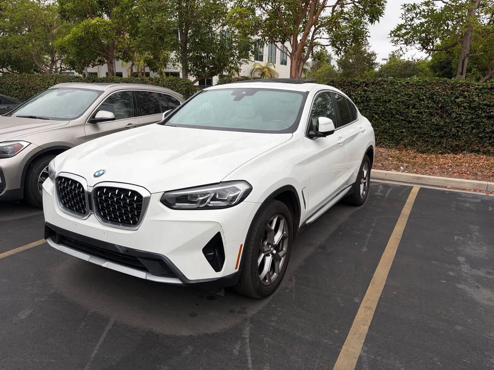 2022 BMW X4 xDrive30i's photo