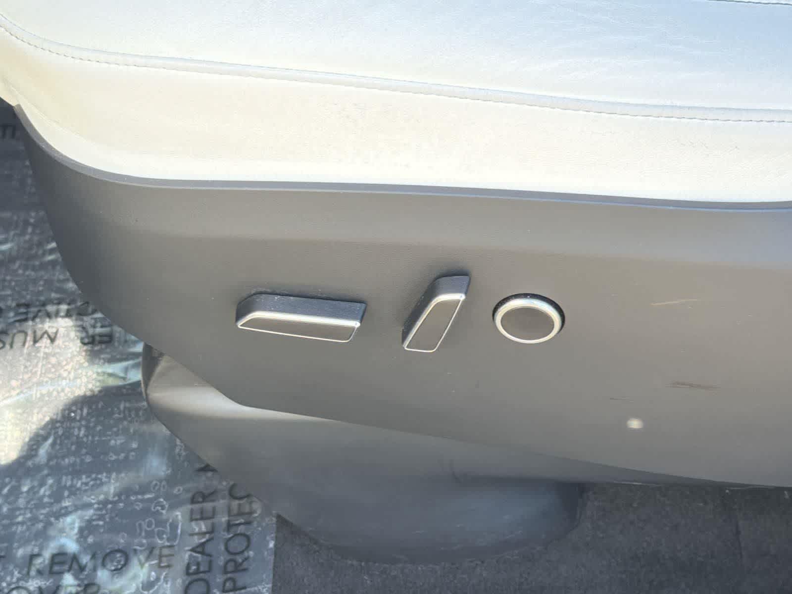 Thumbnail: 2022 Tesla Model X - 26