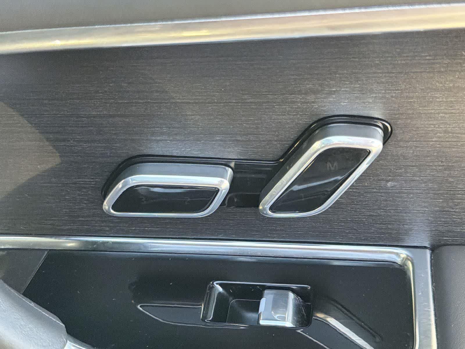 Thumbnail: 2023 Land Rover Range Rover - 32