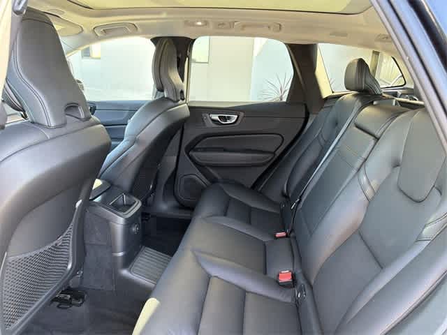 Thumbnail: 2022 Volvo XC60 - 27