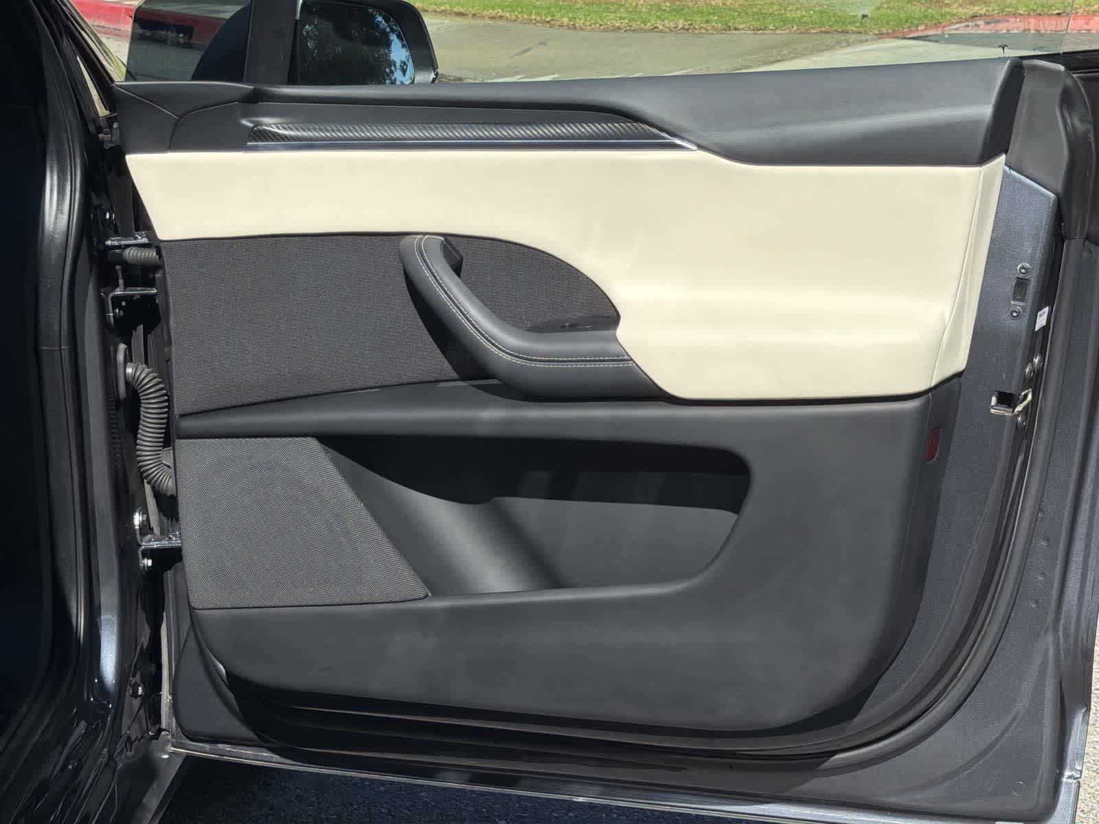 Thumbnail: 2022 Tesla Model X - 33