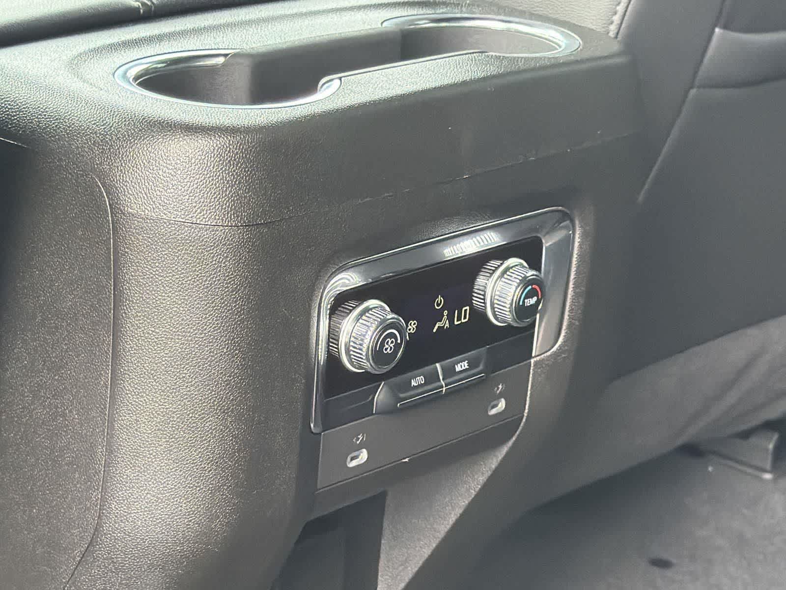 Thumbnail: 2023 GMC Yukon XL - 31