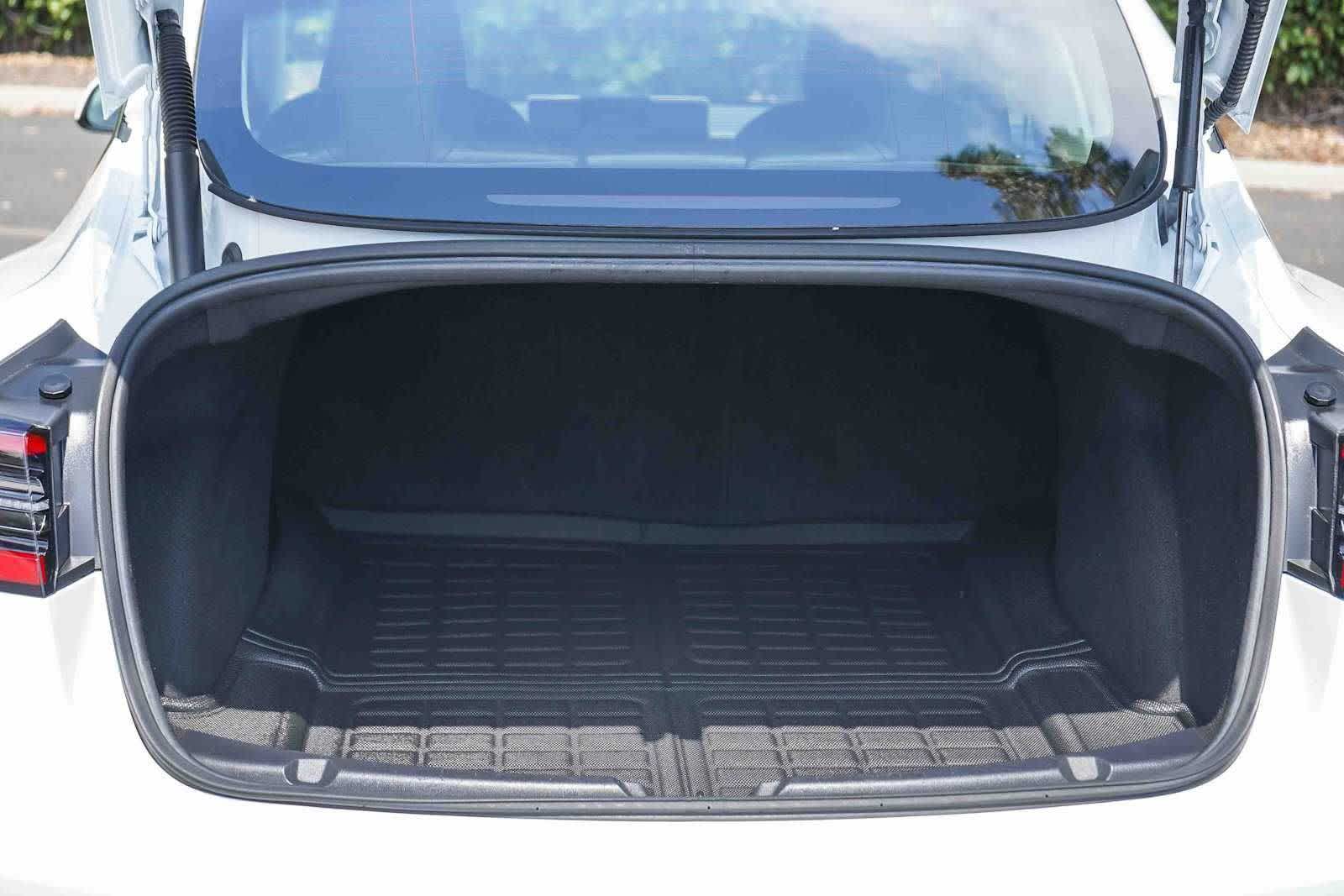 Thumbnail: 2022 Tesla Model 3 - 24