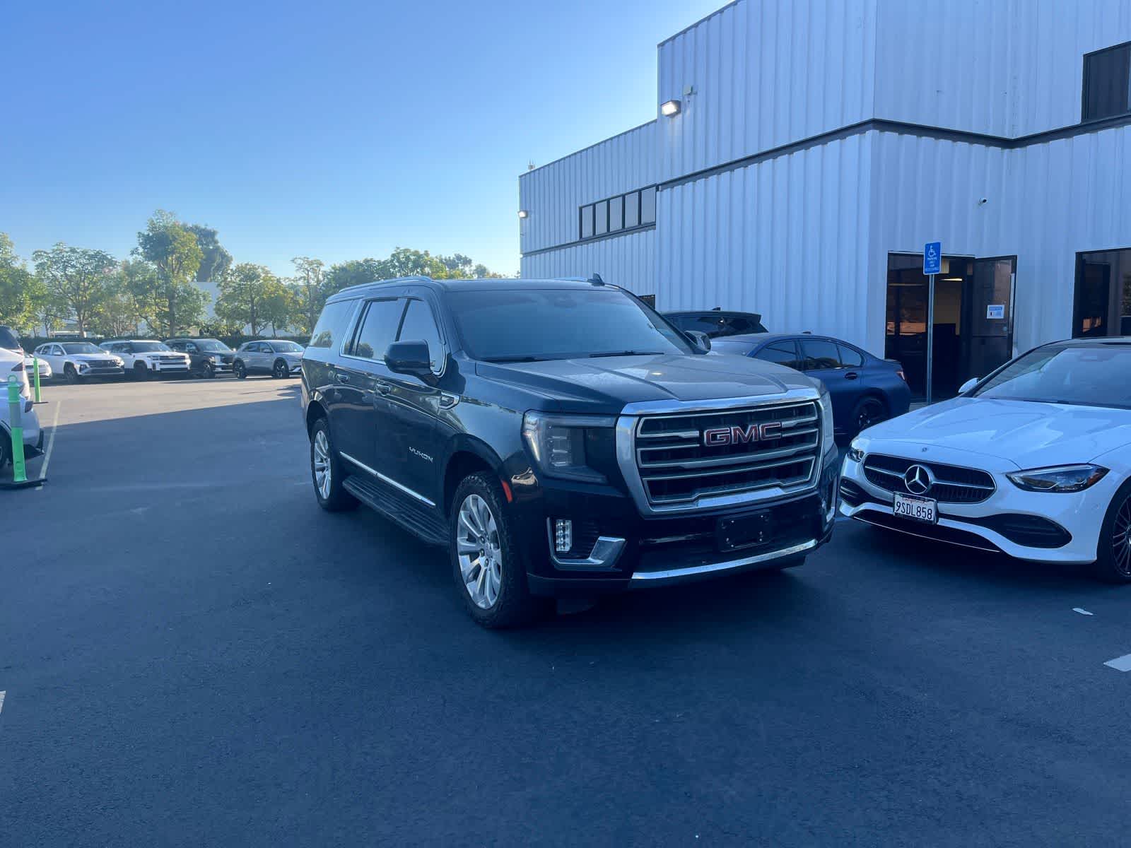 2023 Gmc Yukon XL SLT photo 2