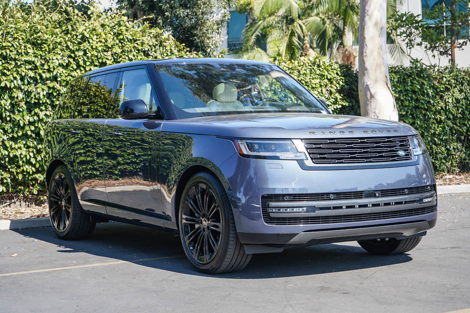 Thumbnail: 2025 Land Rover Range Rover - 3