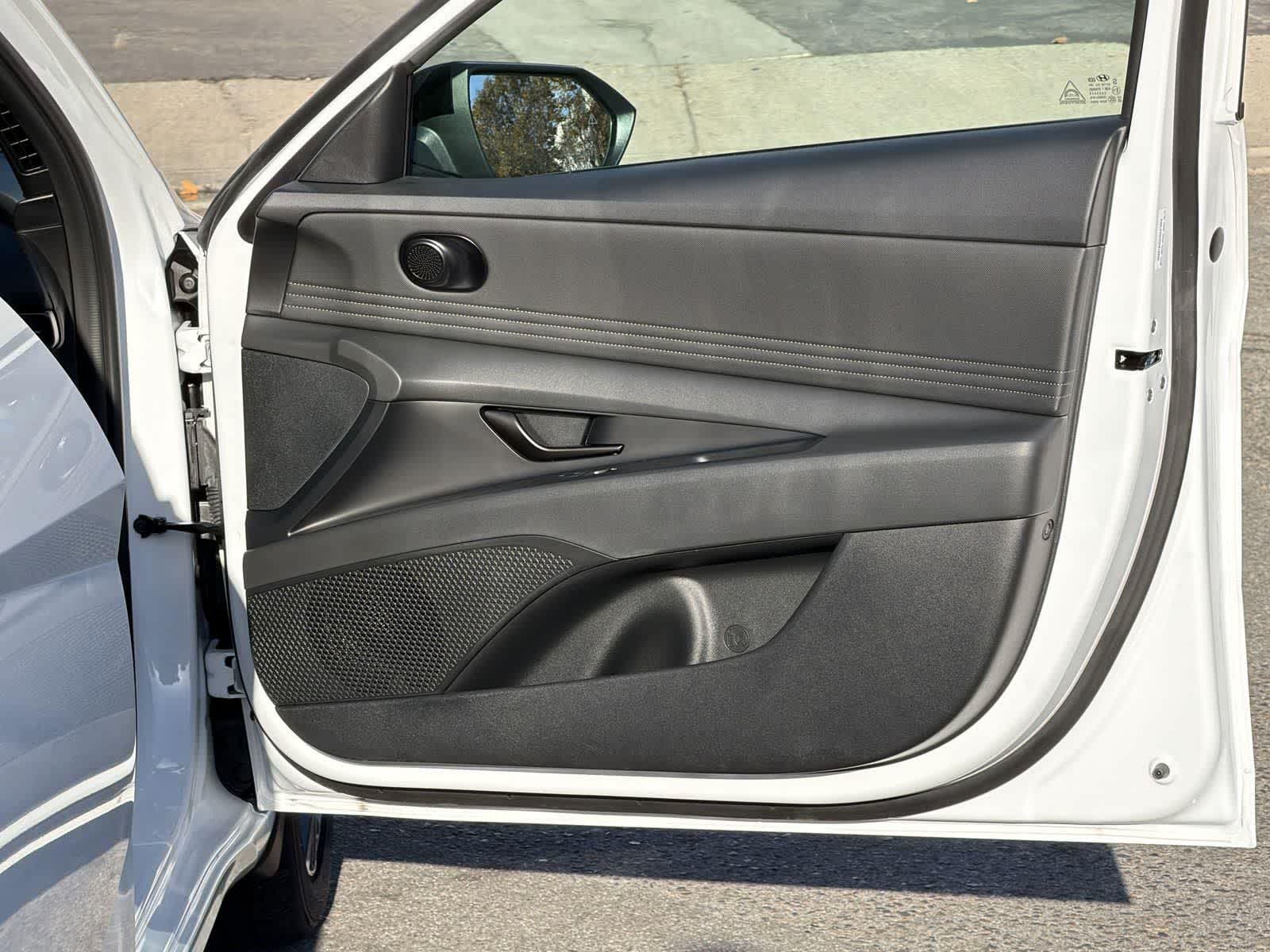 Thumbnail: 2025 Hyundai Elantra - 32