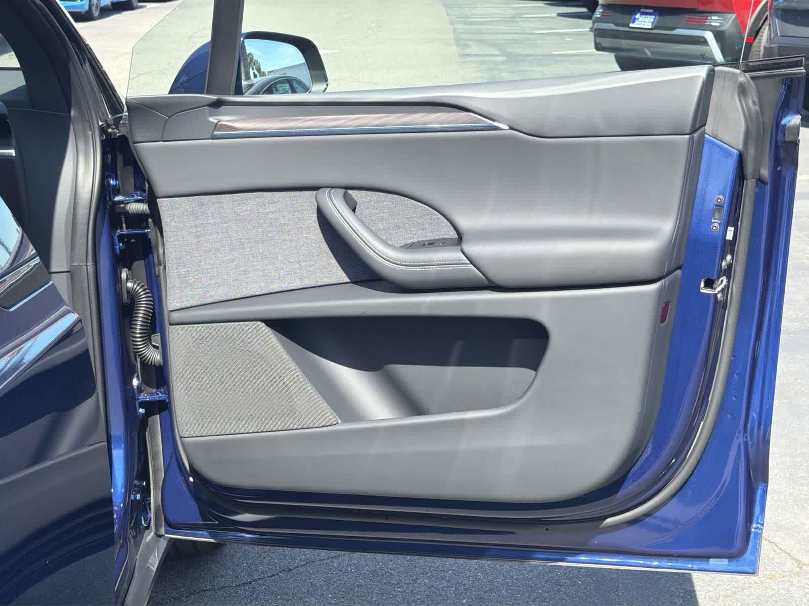 Thumbnail: 2025 Tesla Model X - 33