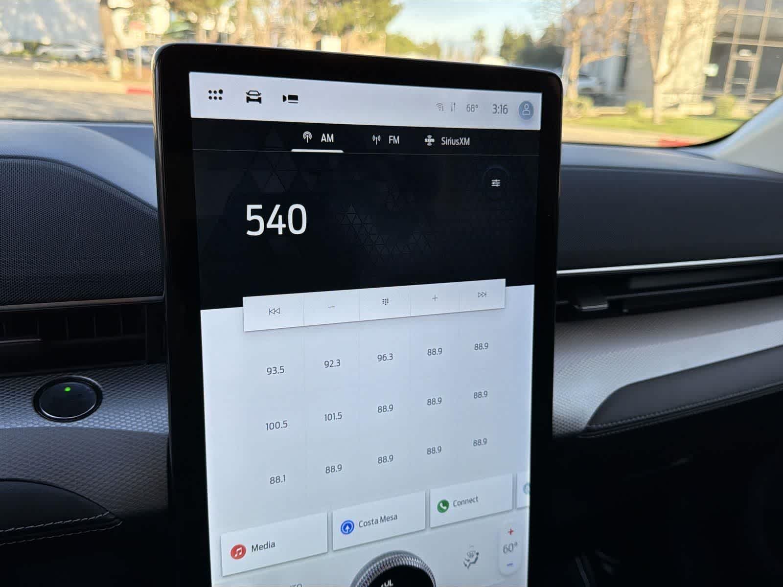 Thumbnail: 2022 Ford Mustang Mach-E - 18