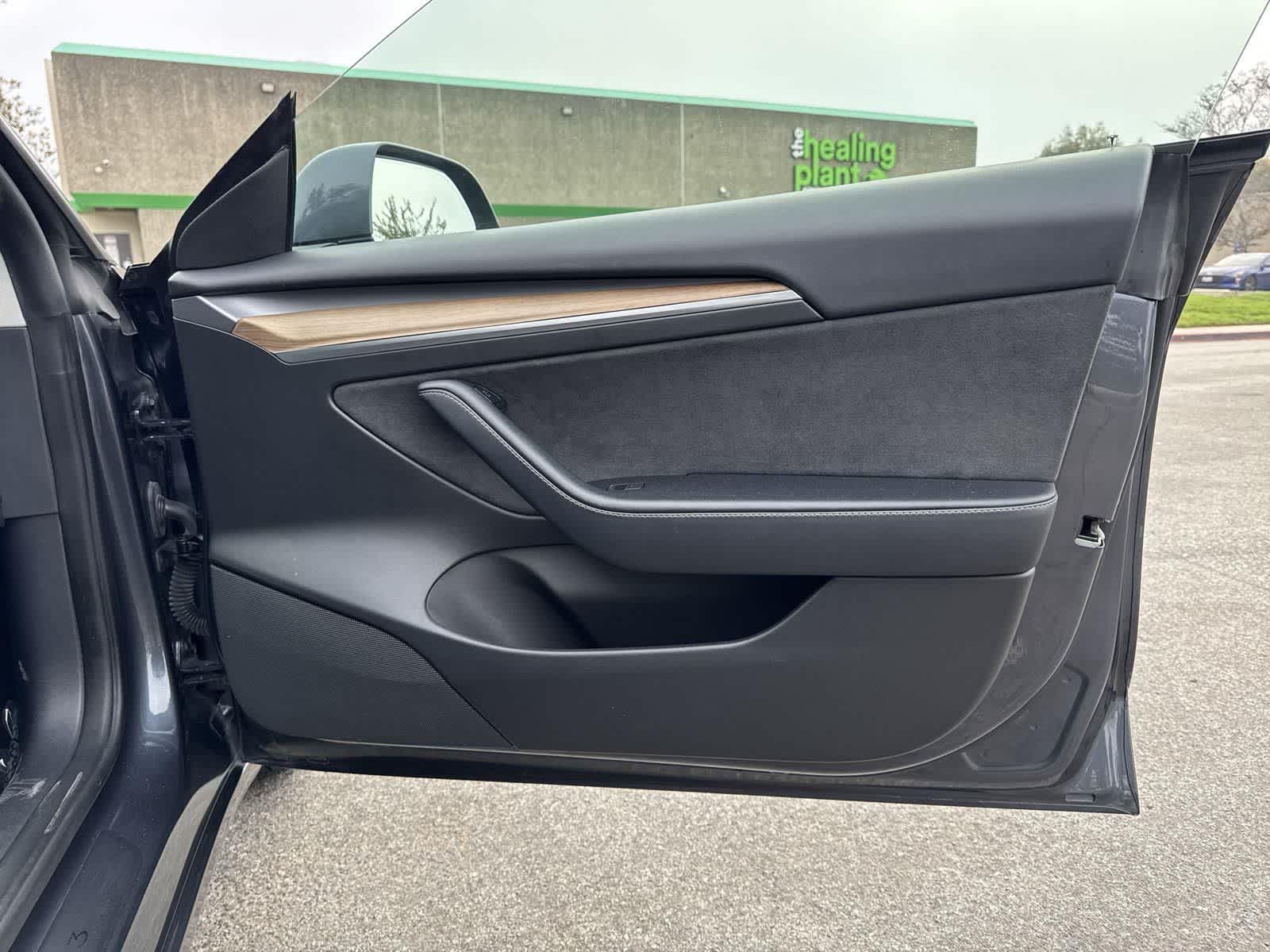 Thumbnail: 2022 Tesla Model 3 - 33