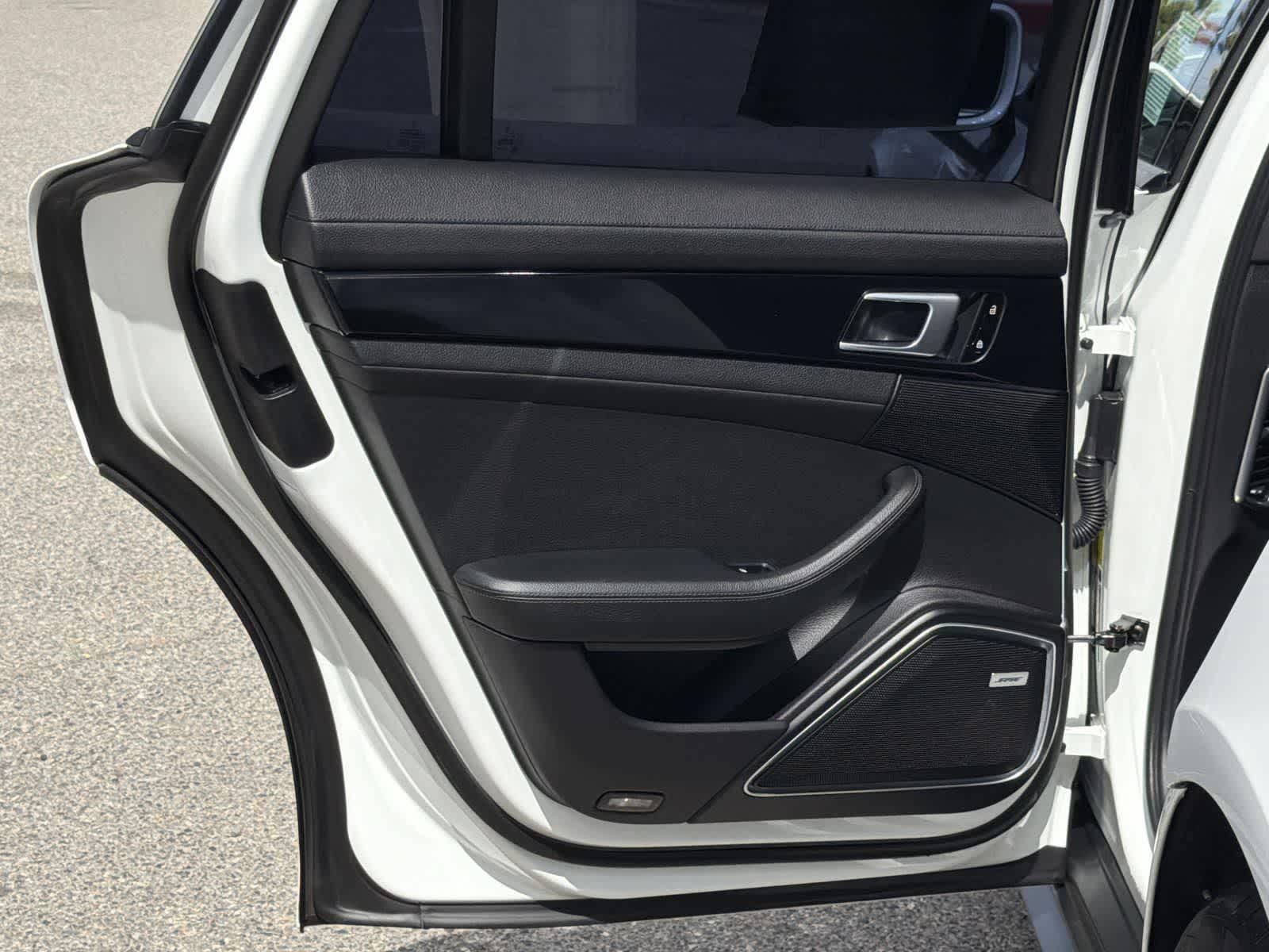 Thumbnail: 2021 Porsche Panamera - 27