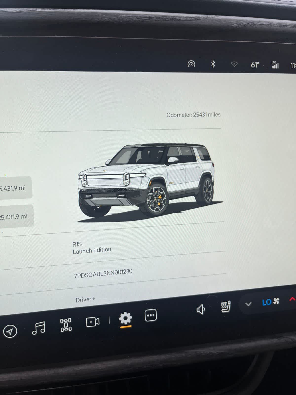 Thumbnail: 2022 Rivian R1S - 9