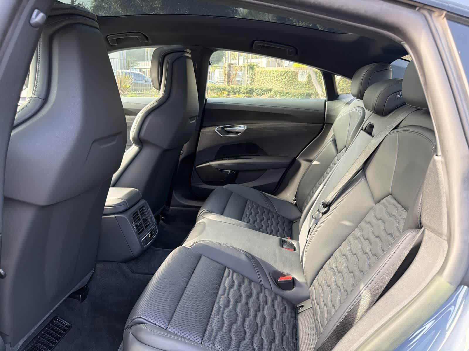 Thumbnail: 2023 Audi e-tron GT - 29