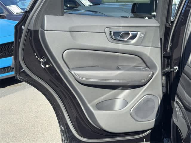 Thumbnail: 2022 Volvo XC60 - 26