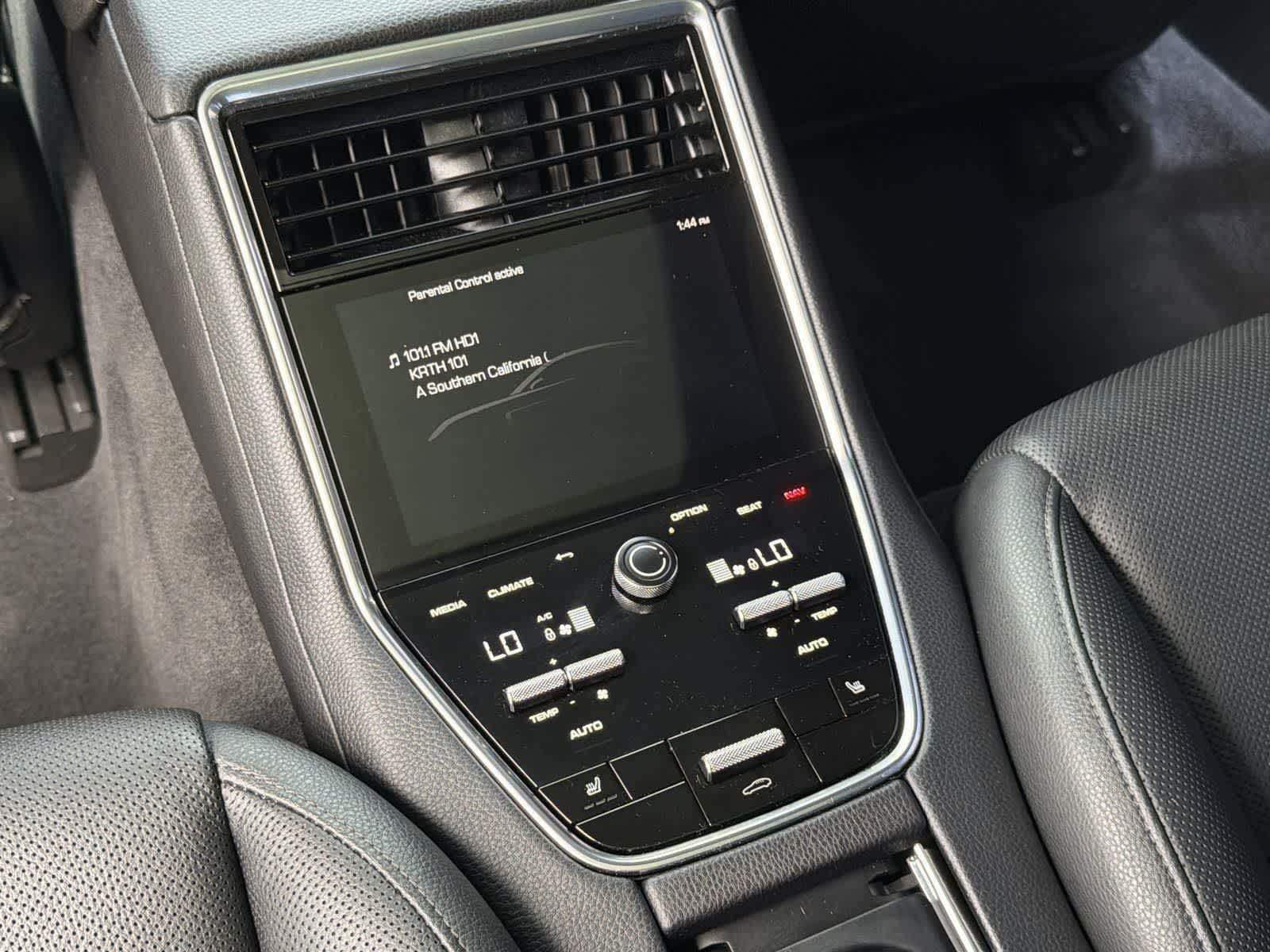 Thumbnail: 2021 Porsche Panamera - 29