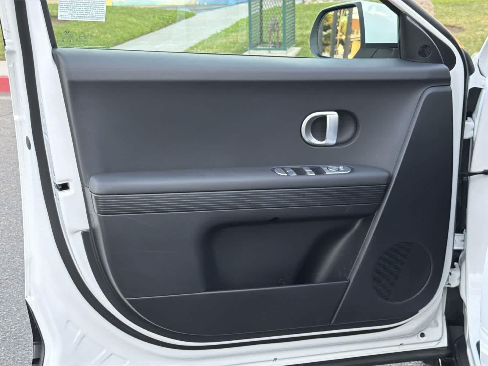 Thumbnail: 2024 Hyundai Ioniq 5 - 21