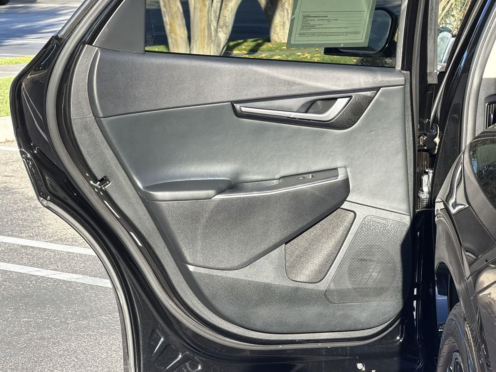 Thumbnail: 2022 Kia EV6 - 28