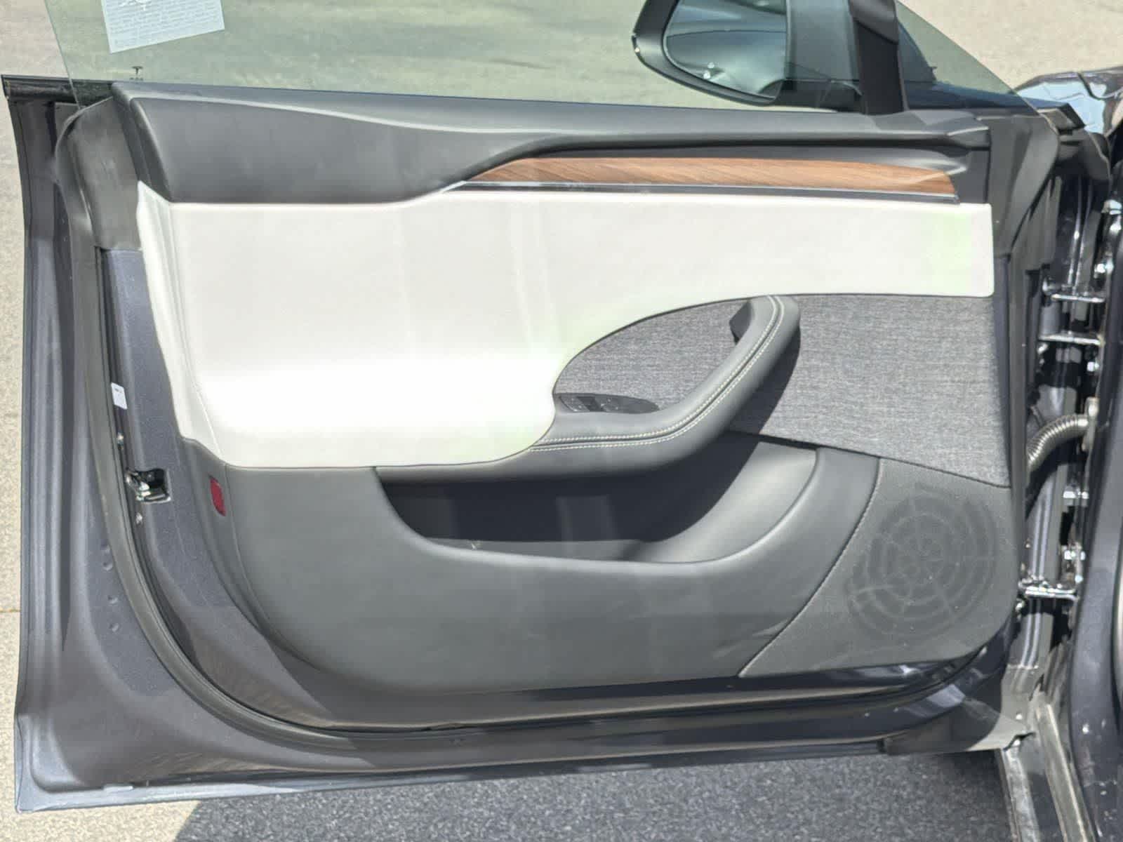 Thumbnail: 2023 Tesla Model S - 24