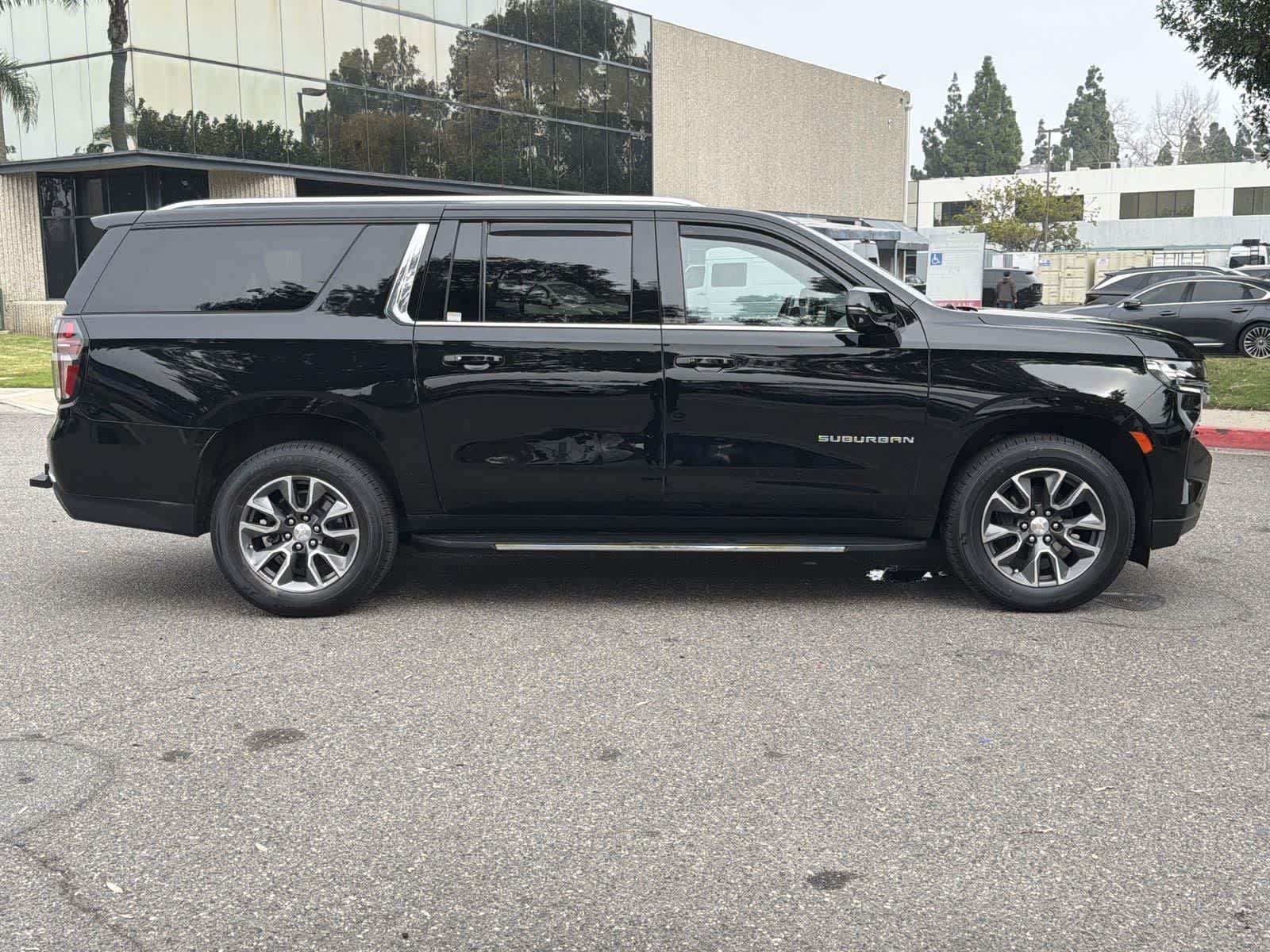 Thumbnail: 2023 Chevrolet Suburban - 7