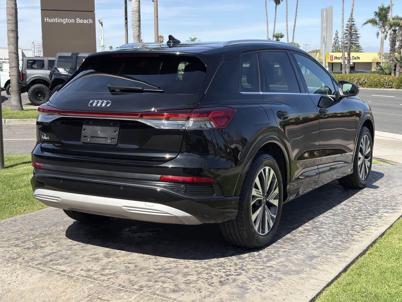 Thumbnail: 2023 Audi Q4 e-tron - 6