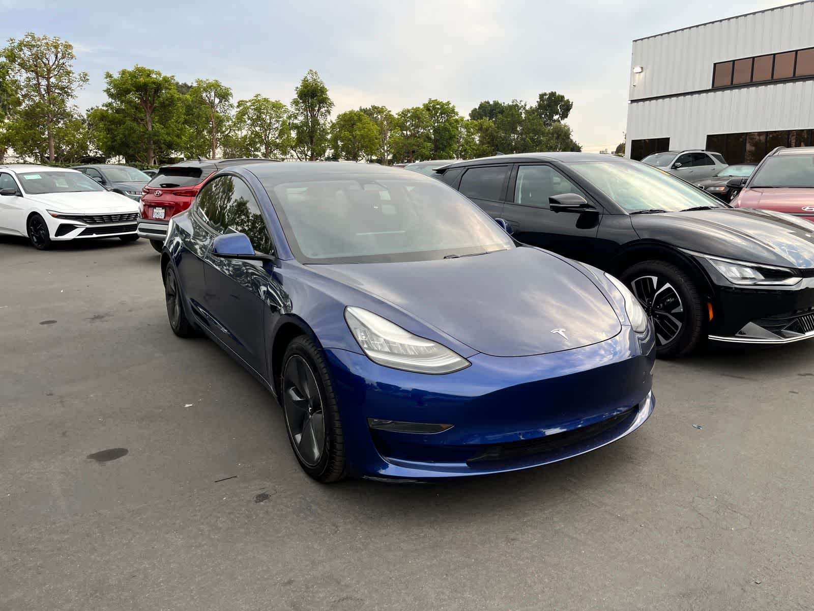 2020 Tesla Model 3 Standard Range Plus photo 2