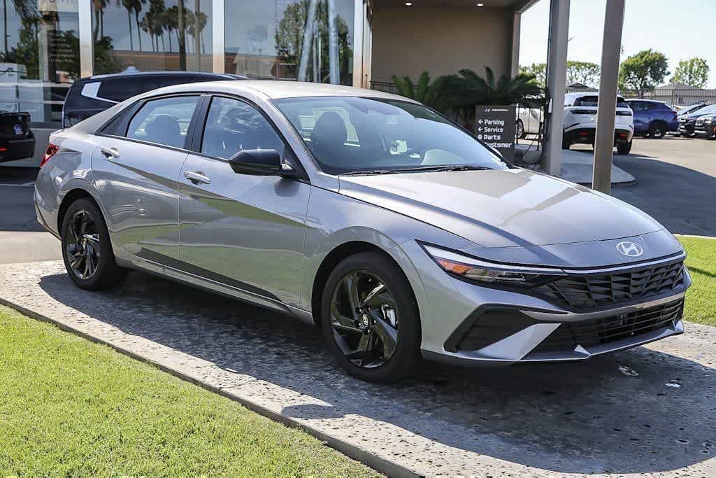 Thumbnail: 2026 Hyundai Elantra - 3