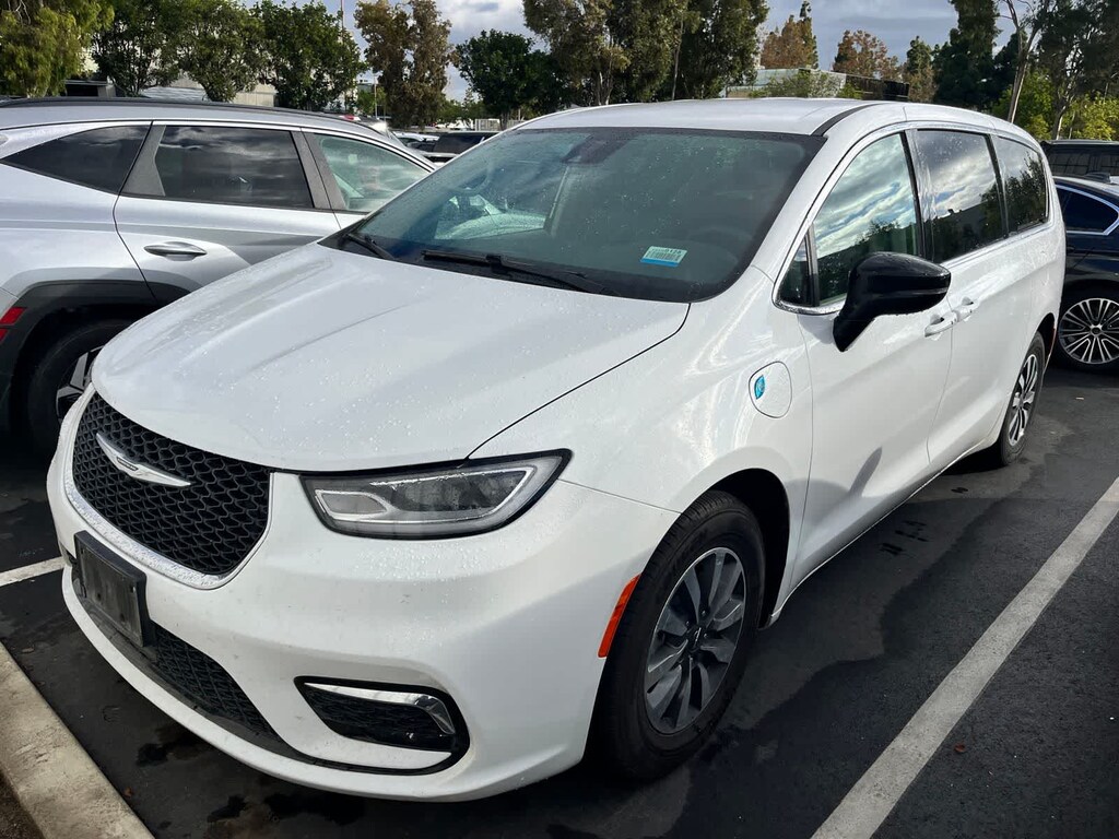 Used 2024 Chrysler Pacifica Hybrid Select Van