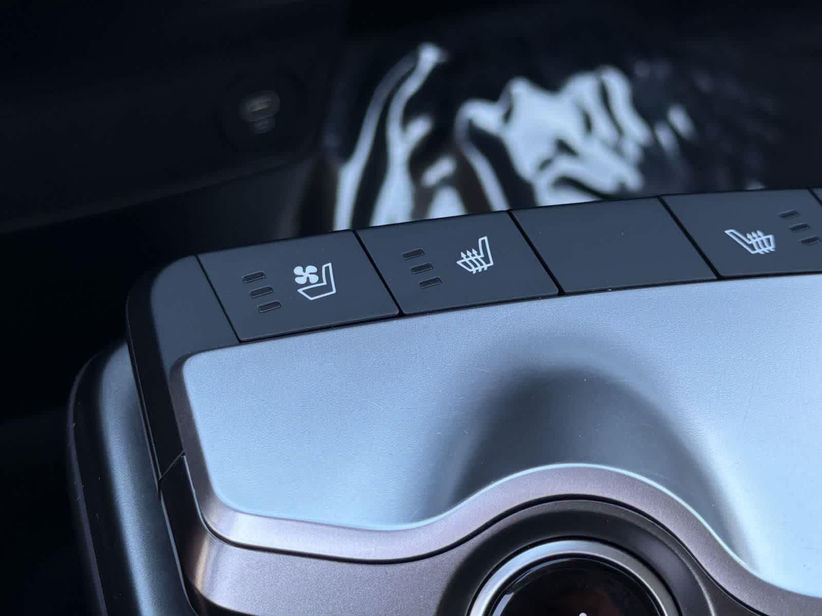 Thumbnail: 2022 Kia EV6 - 21