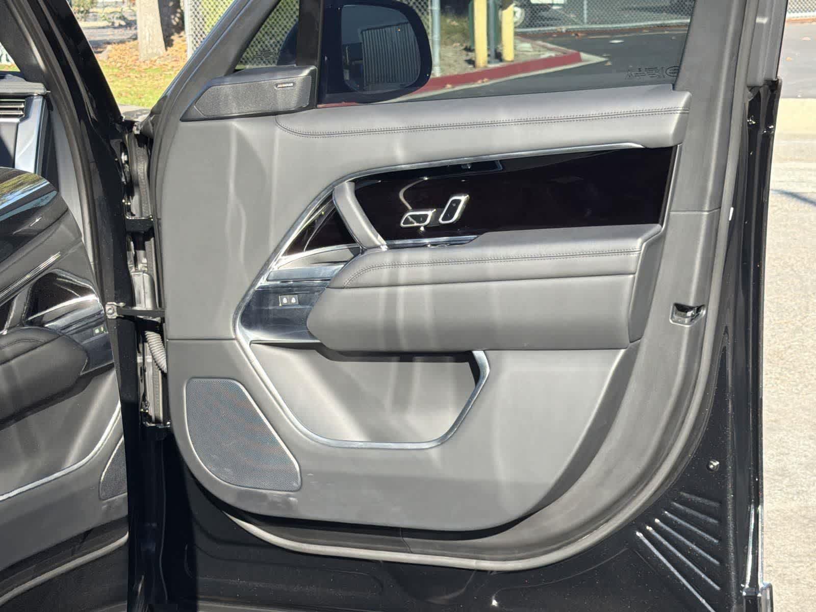 Thumbnail: 2023 Land Rover Range Rover - 34