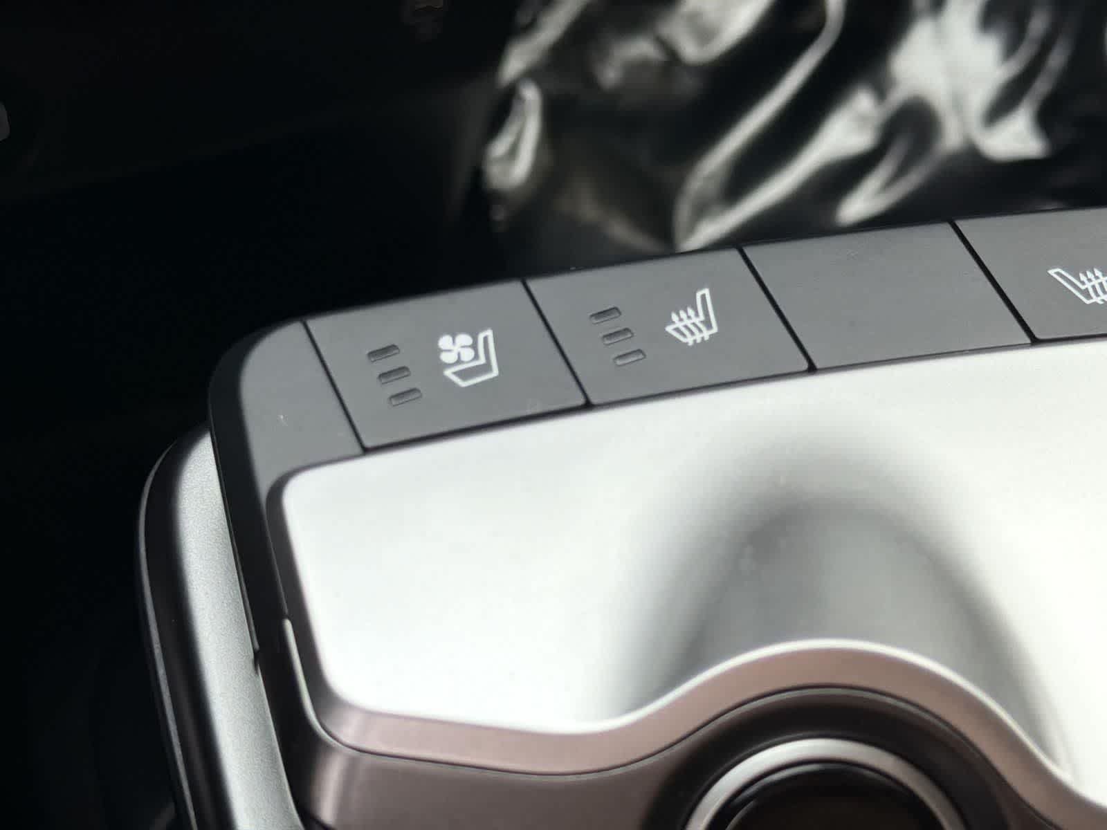 Thumbnail: 2023 Kia EV6 - 21