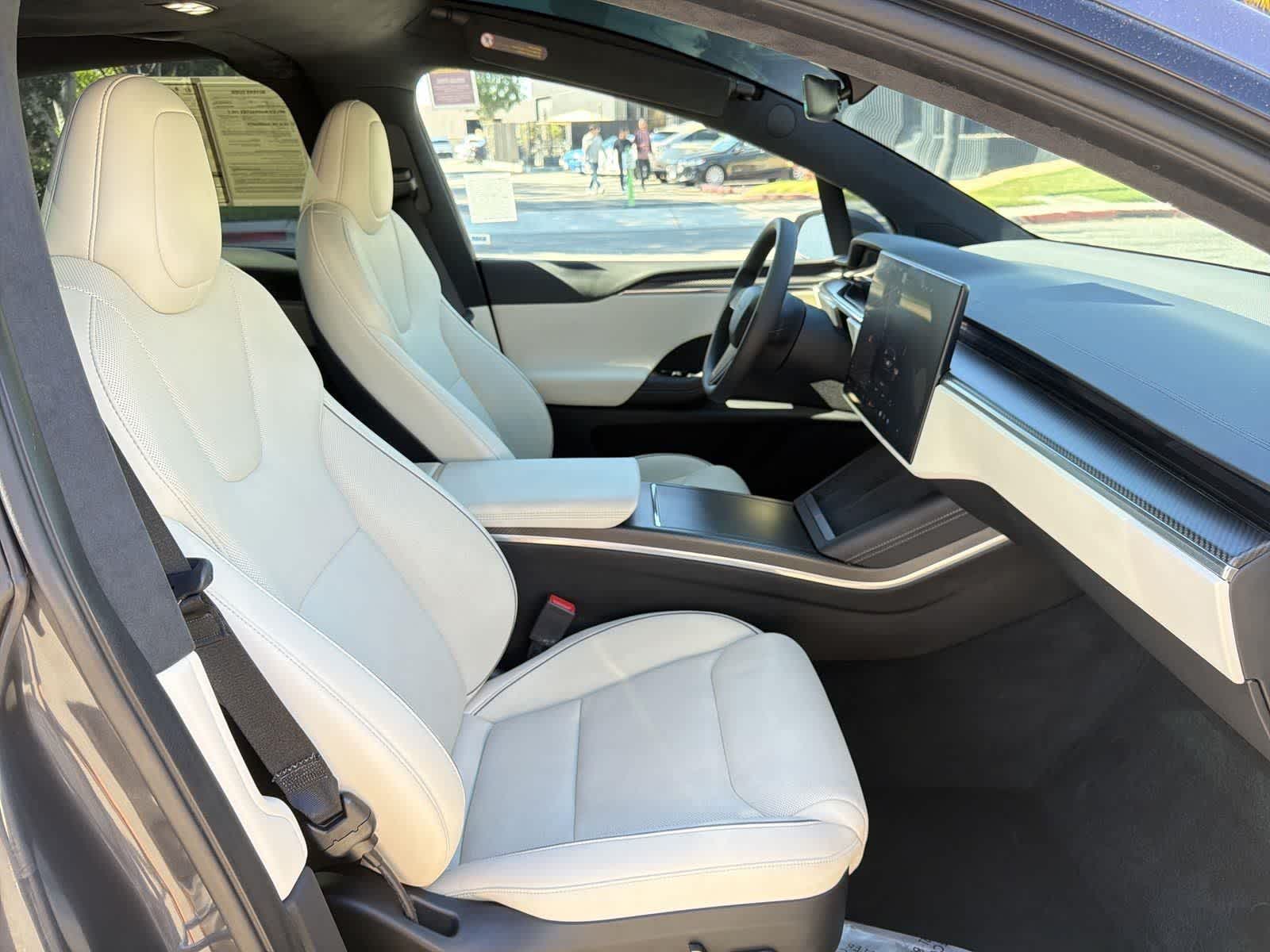 Thumbnail: 2022 Tesla Model X - 34