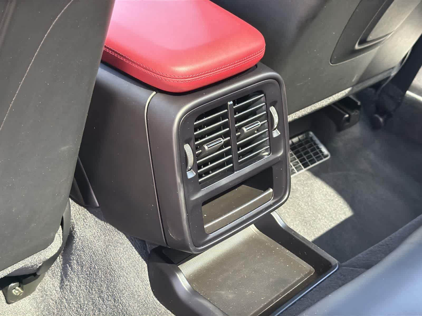 Thumbnail: 2022 Porsche Taycan - 30