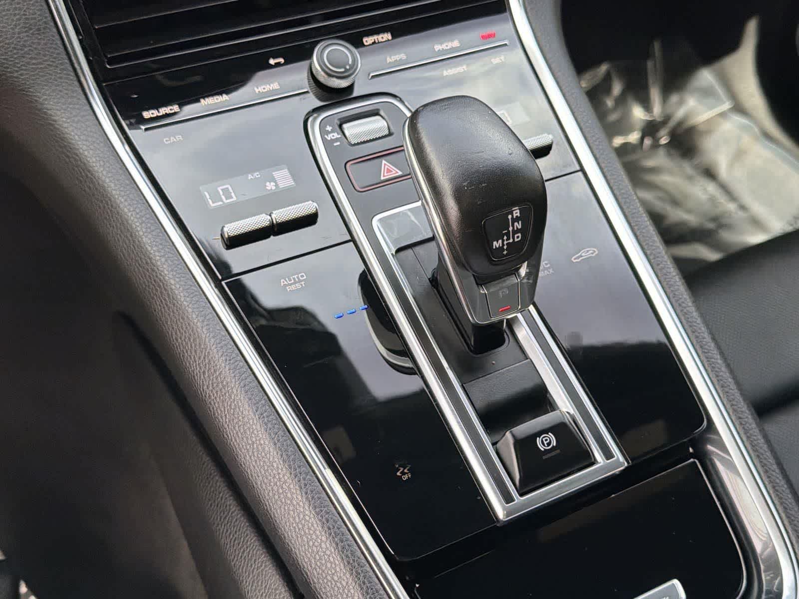 Thumbnail: 2021 Porsche Panamera - 16