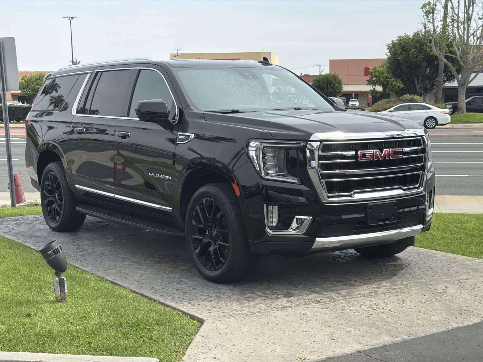 Thumbnail: 2023 GMC Yukon XL - 8