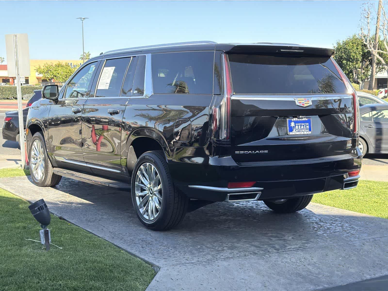 Thumbnail: 2023 Cadillac Escalade - 4