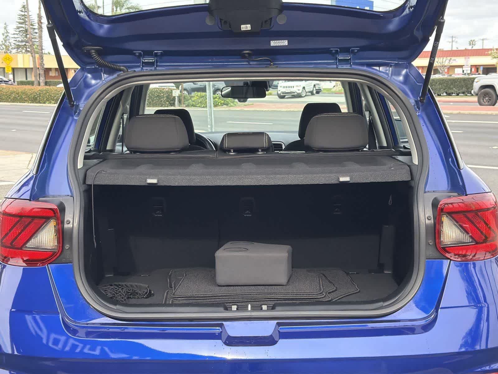 Thumbnail: 2023 Hyundai Venue - 29