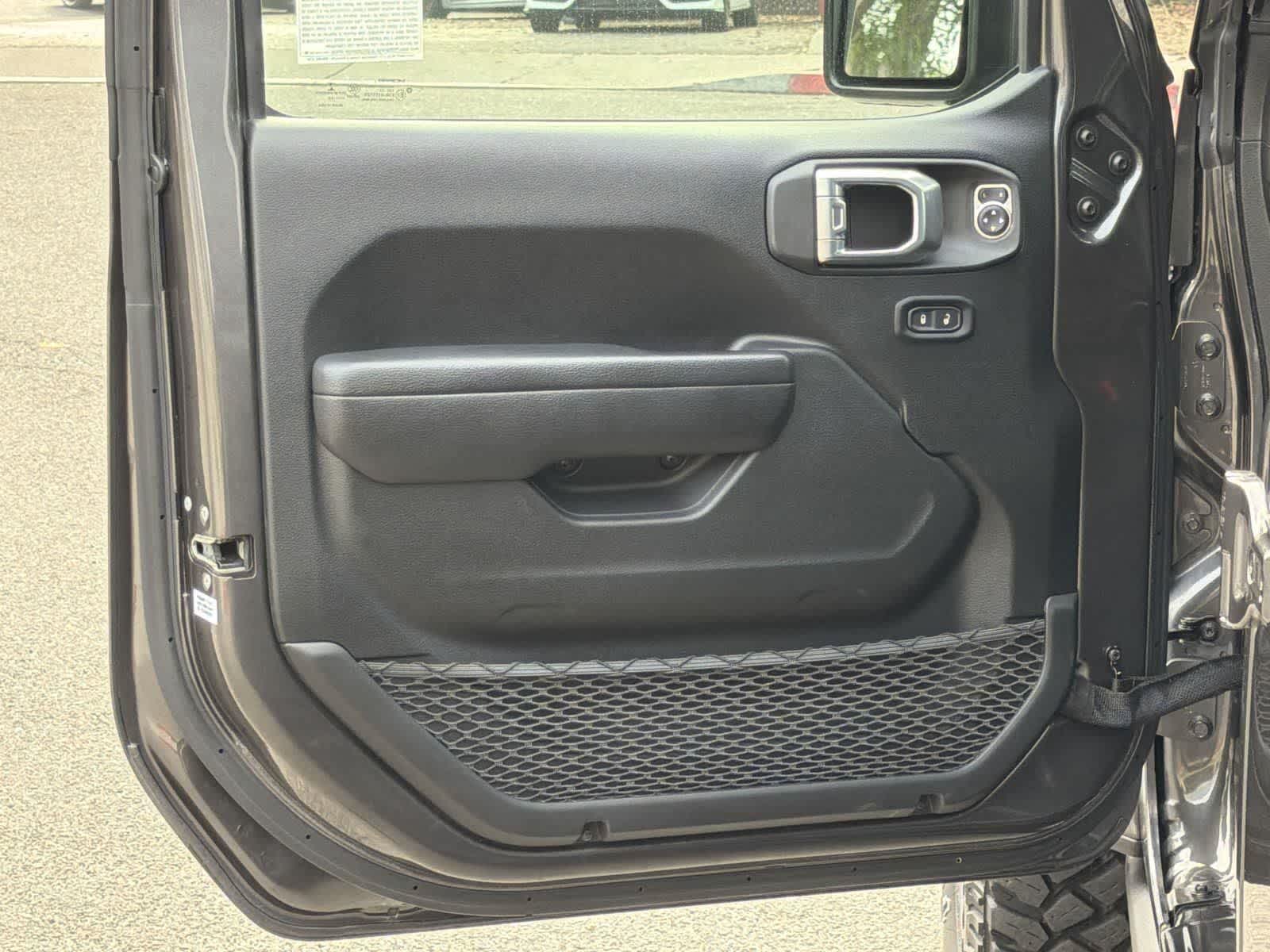 Thumbnail: 2022 Jeep Gladiator - 21