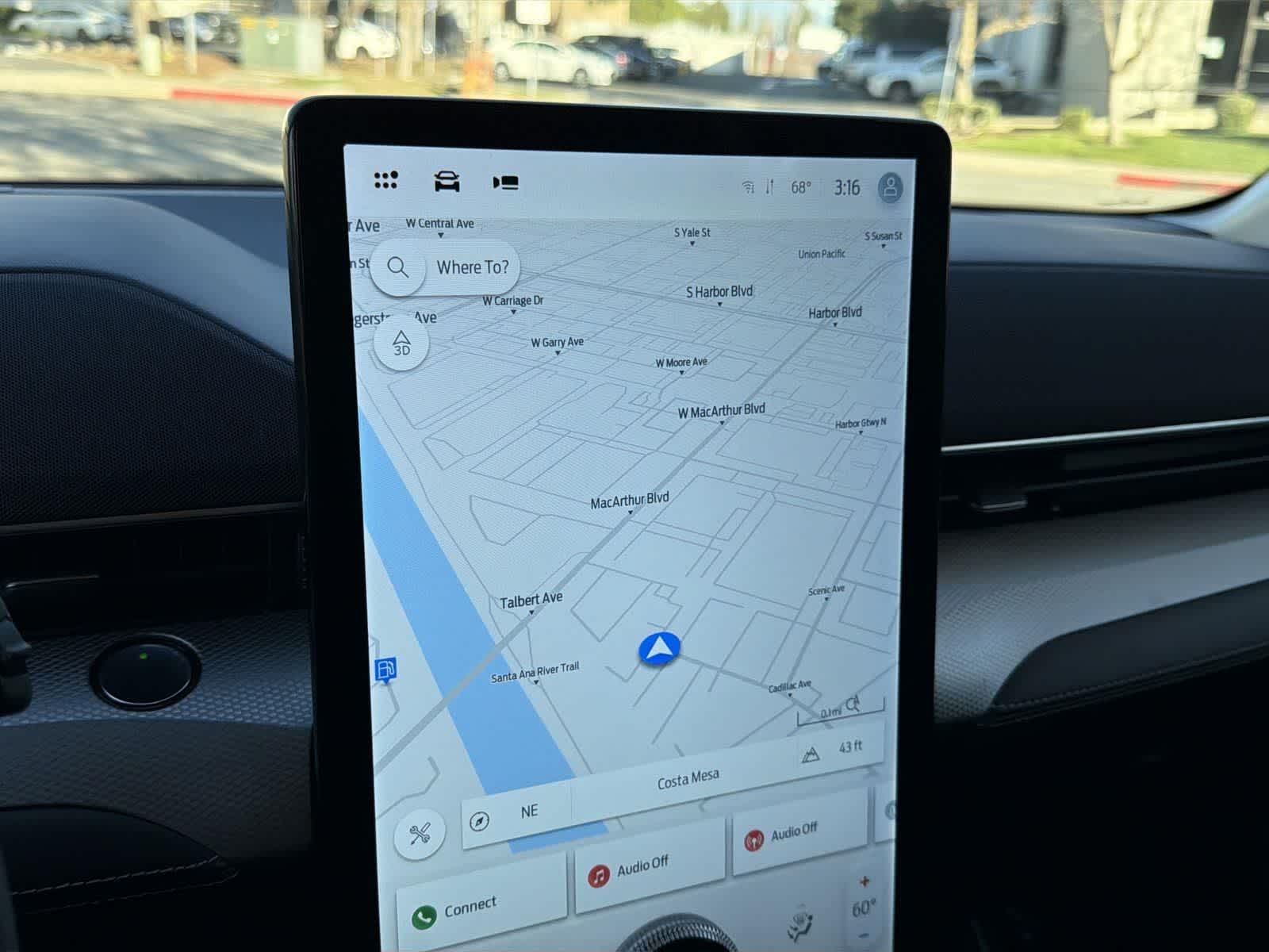 Thumbnail: 2022 Ford Mustang Mach-E - 14