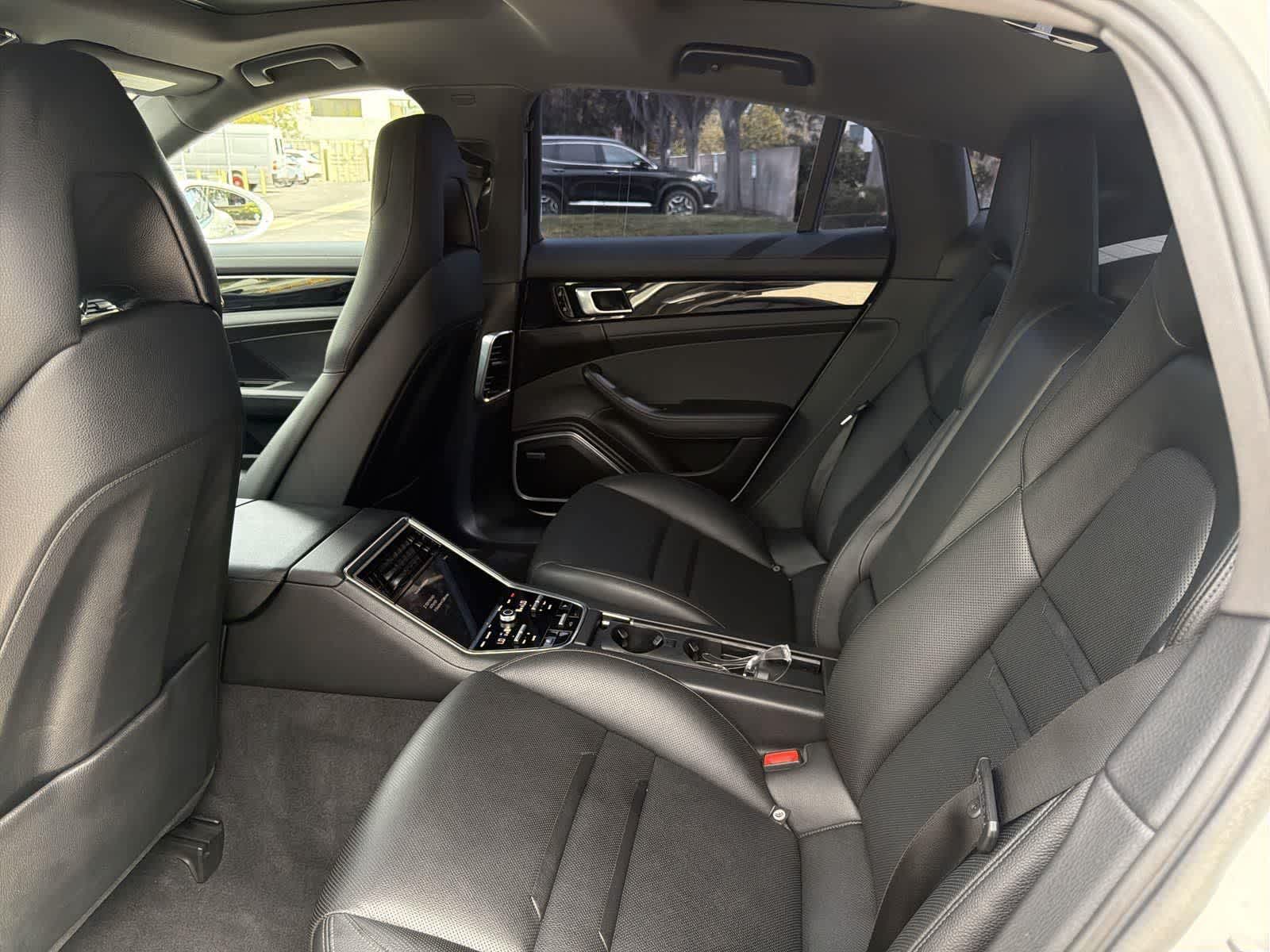 Thumbnail: 2021 Porsche Panamera - 28