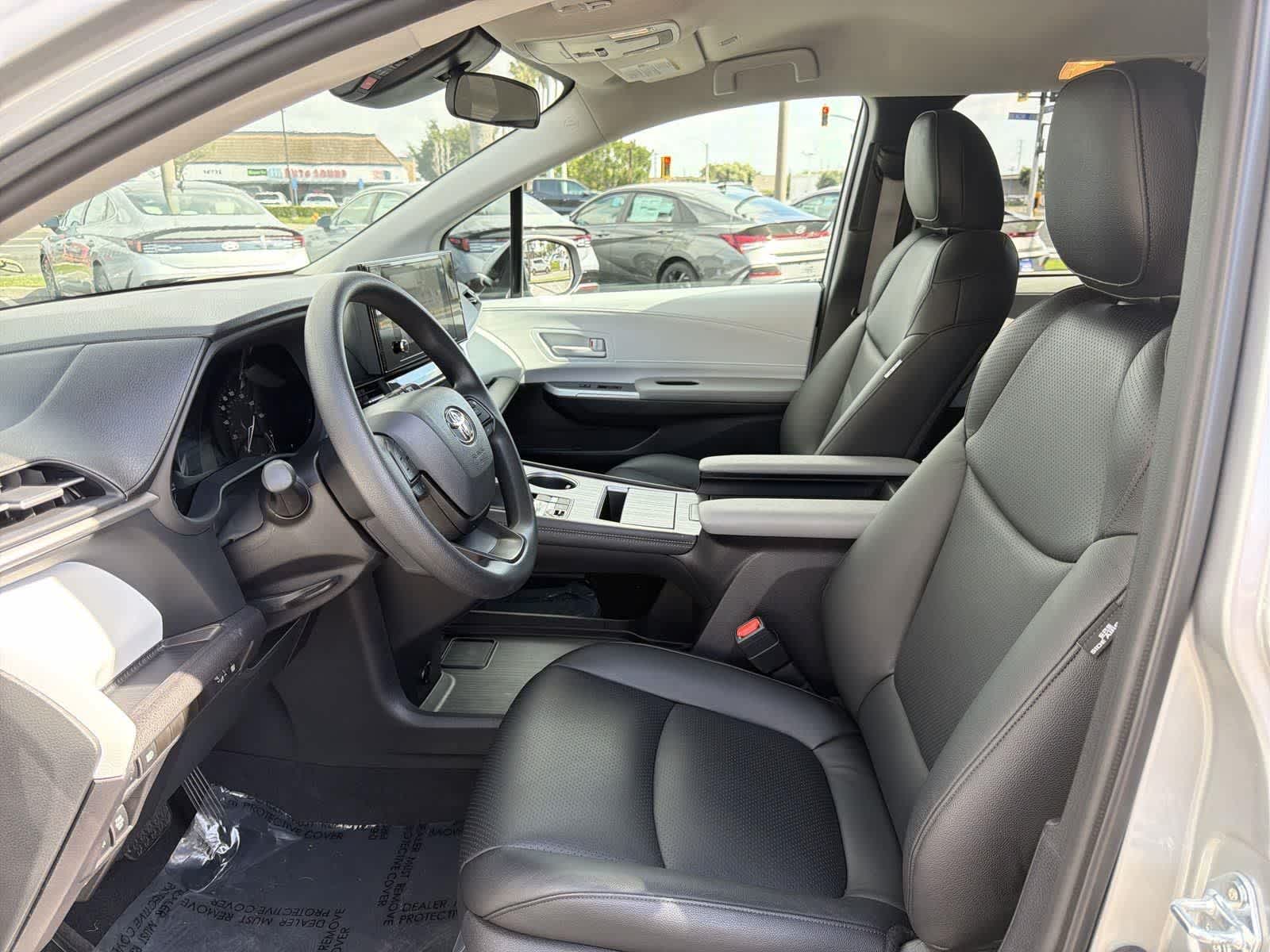 Thumbnail: 2025 Toyota Sienna - 24