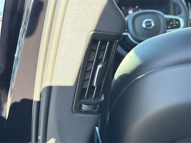 Thumbnail: 2022 Volvo XC60 - 28