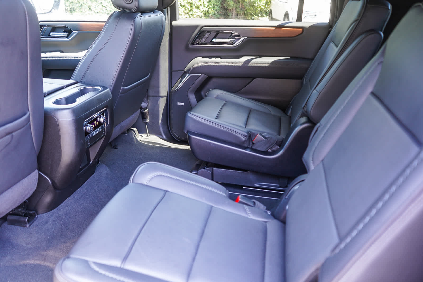 Thumbnail: 2025 GMC Yukon XL - 16