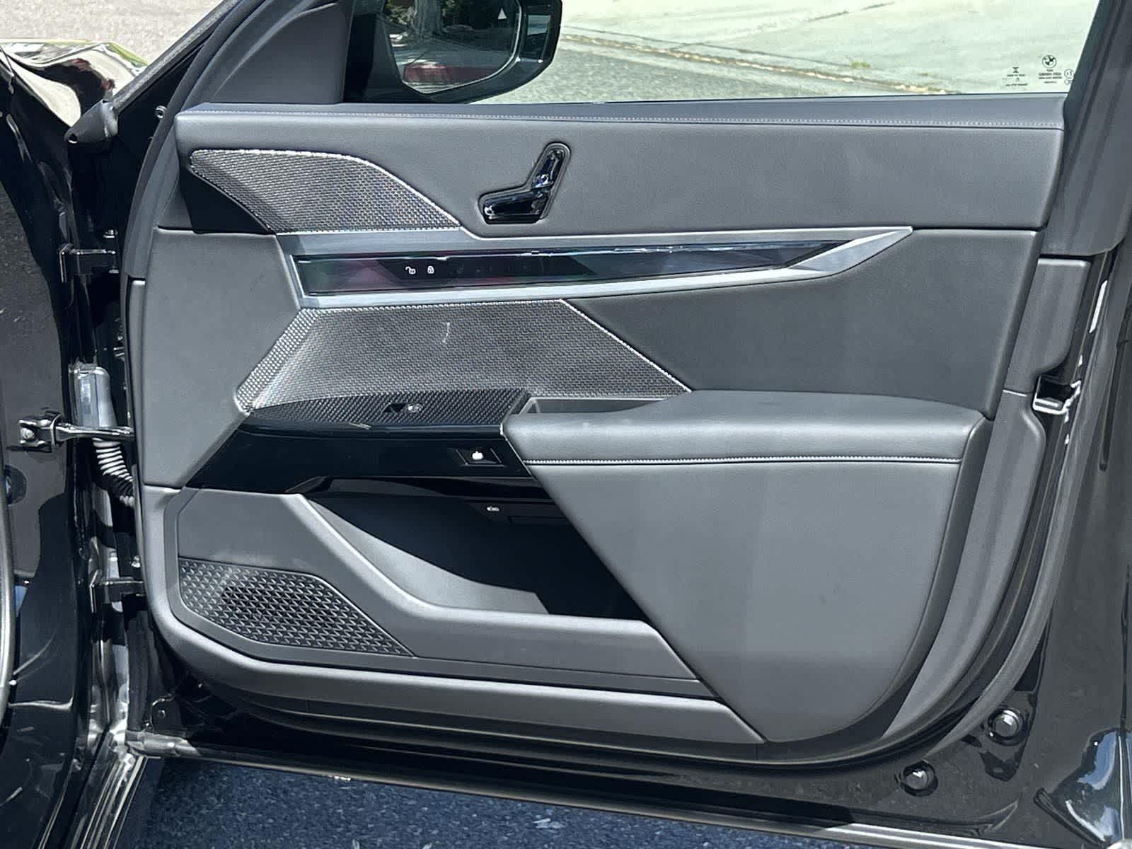 Thumbnail: 2023 BMW 7 Series - 36