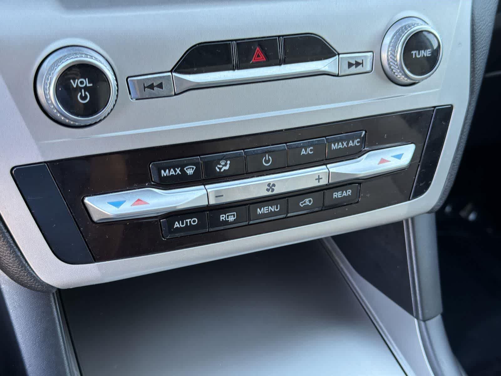 Thumbnail: 2021 Ford Explorer - 16