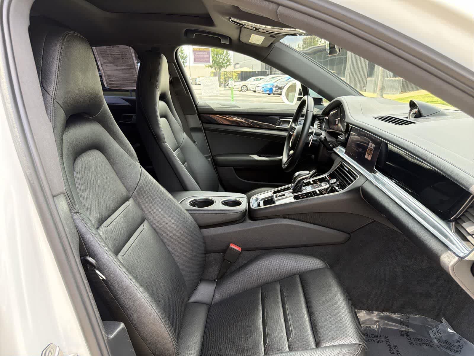 Thumbnail: 2021 Porsche Panamera - 34