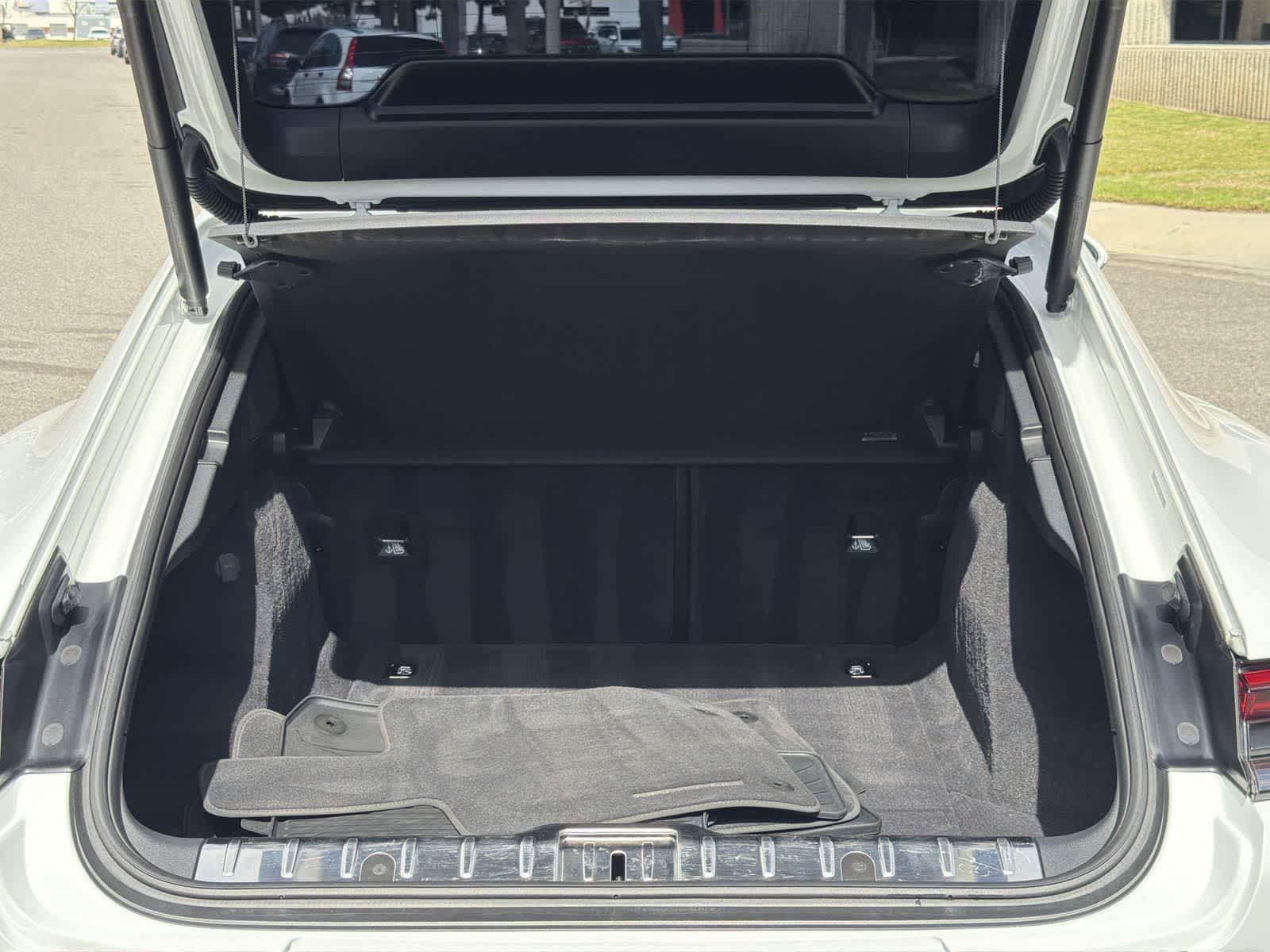 Thumbnail: 2021 Porsche Panamera - 30