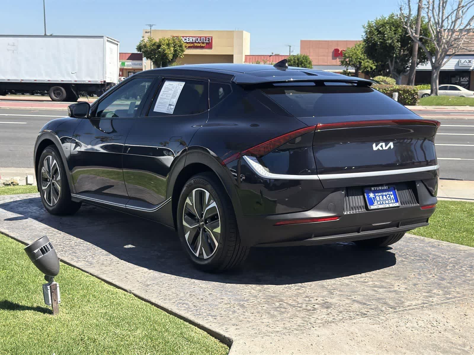 Thumbnail: 2022 Kia EV6 - 4