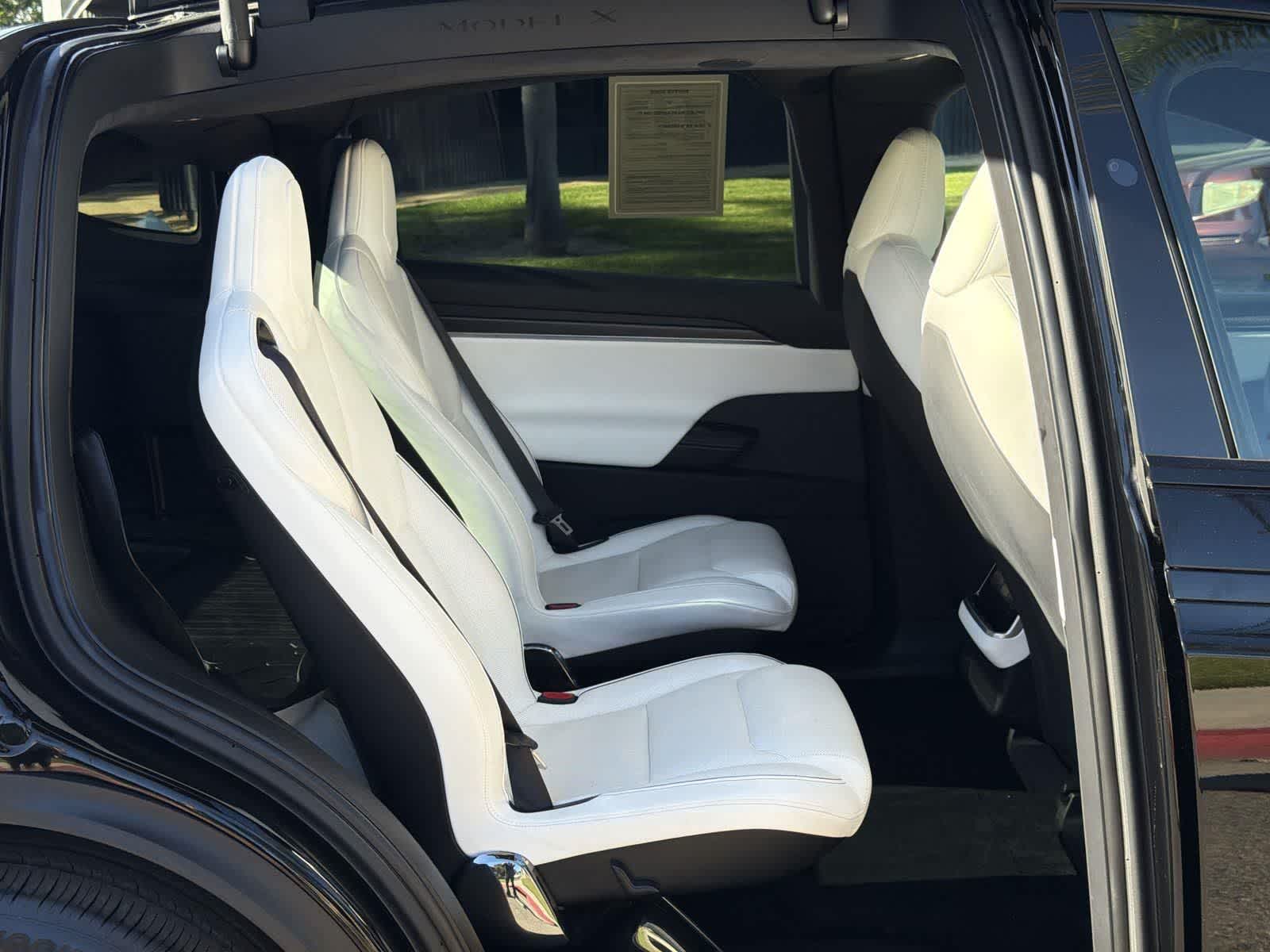 Thumbnail: 2022 Tesla Model X - 32