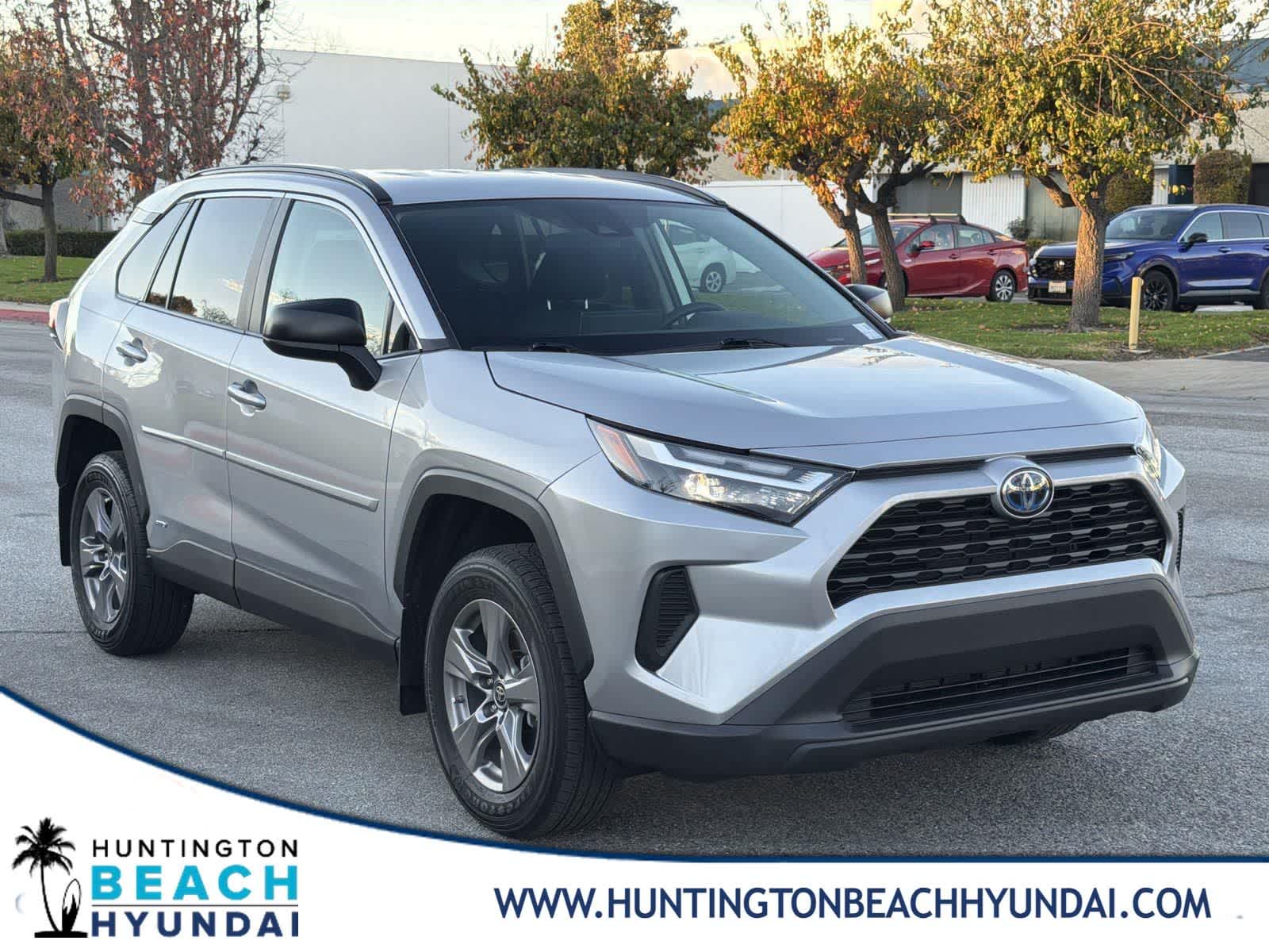 2024 Toyota RAV4 LE's photo